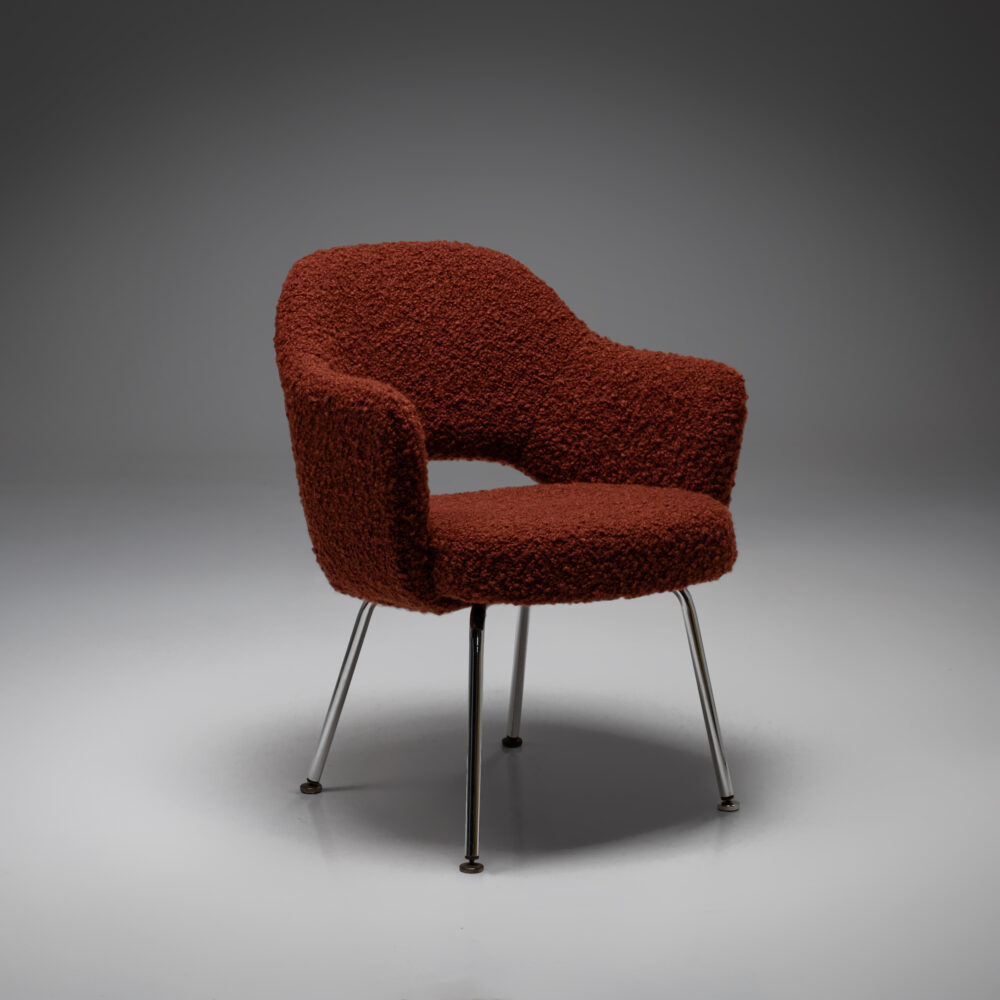 Model 71 Eetkamerstoel in Alpaca en Mohair Bouclé van Pierre Frey