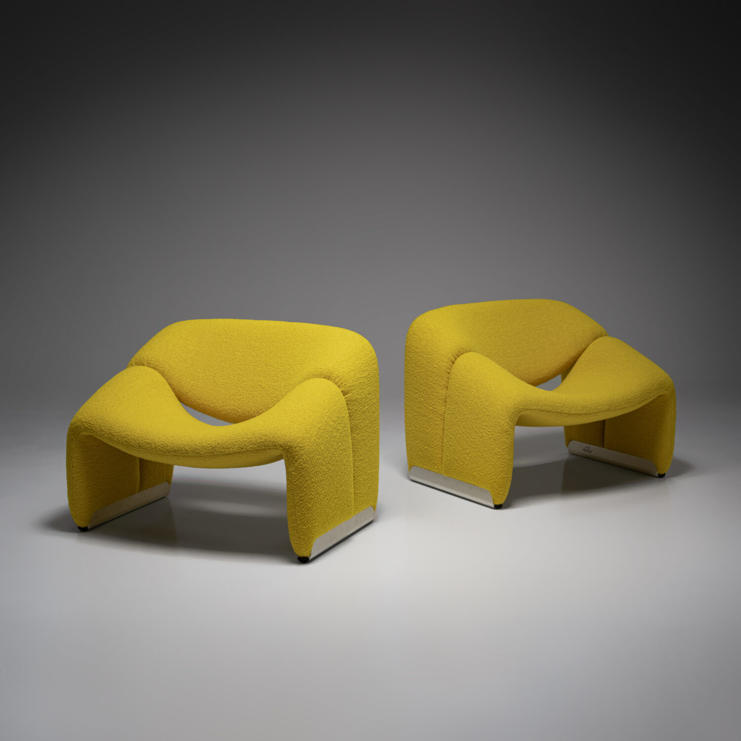 ‘Groovy’ F598 M-Chair in Dedar bouclé