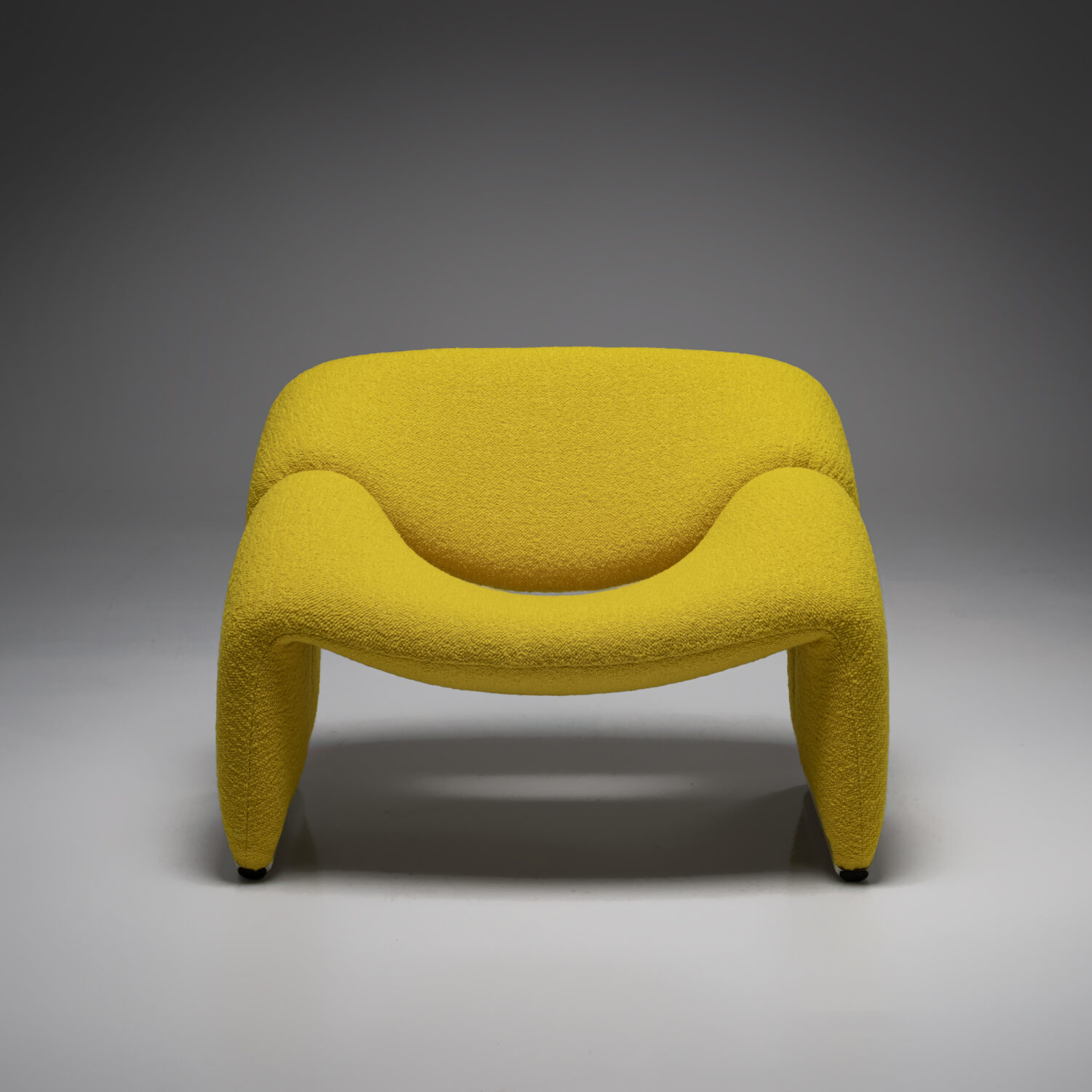‘Groovy’ F598 M-Chair in Dedar bouclé